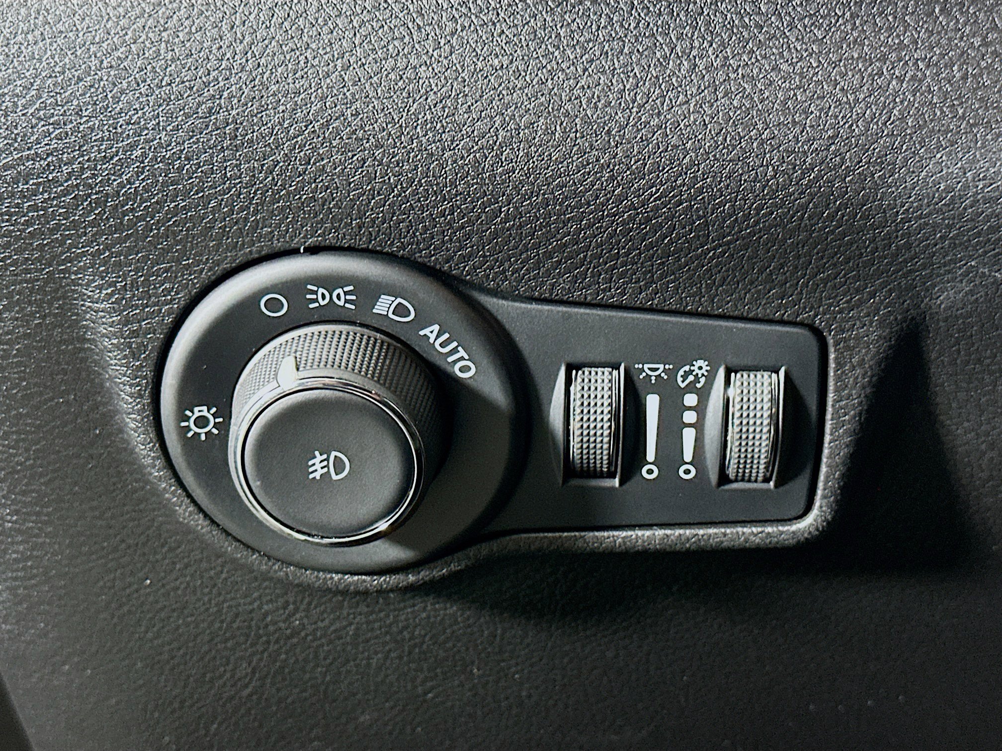 Used 2025 Jeep Compass Latitude image 17