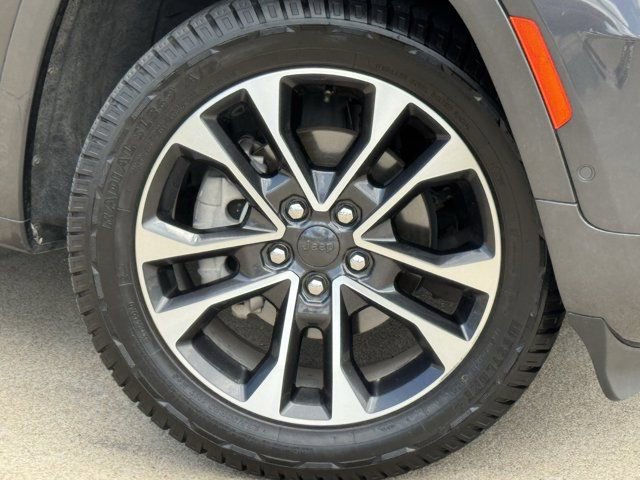Used 2023 Jeep Grand Cherokee Overland w/ Luxury Tech Group IV AWD/4WD image 37