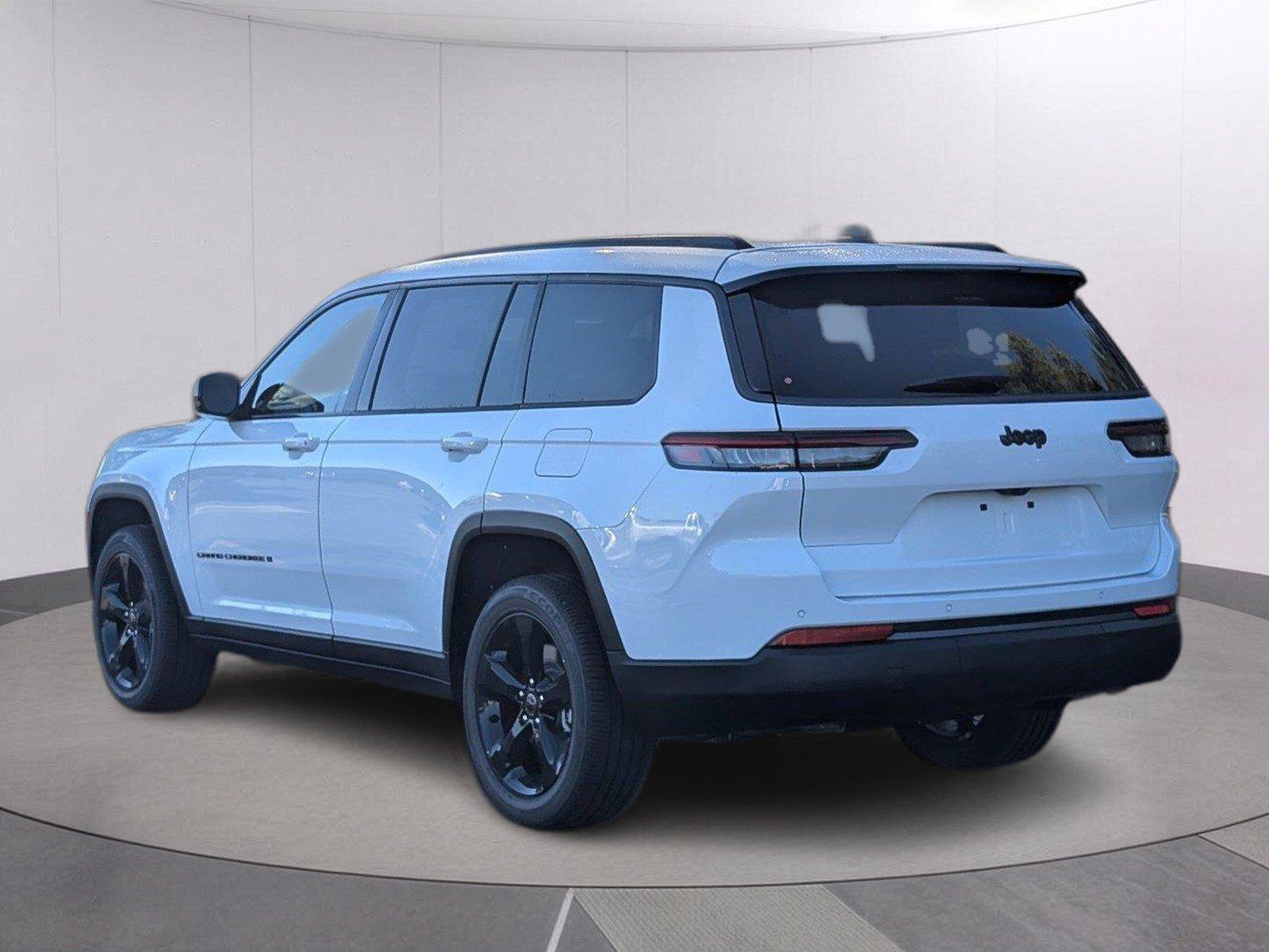 New 2027 Jeep Grand Cherokee L Limited RWD image 3