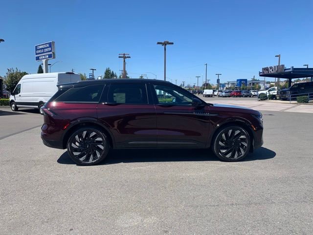 New 2025 Lincoln Nautilus Reserve image 8