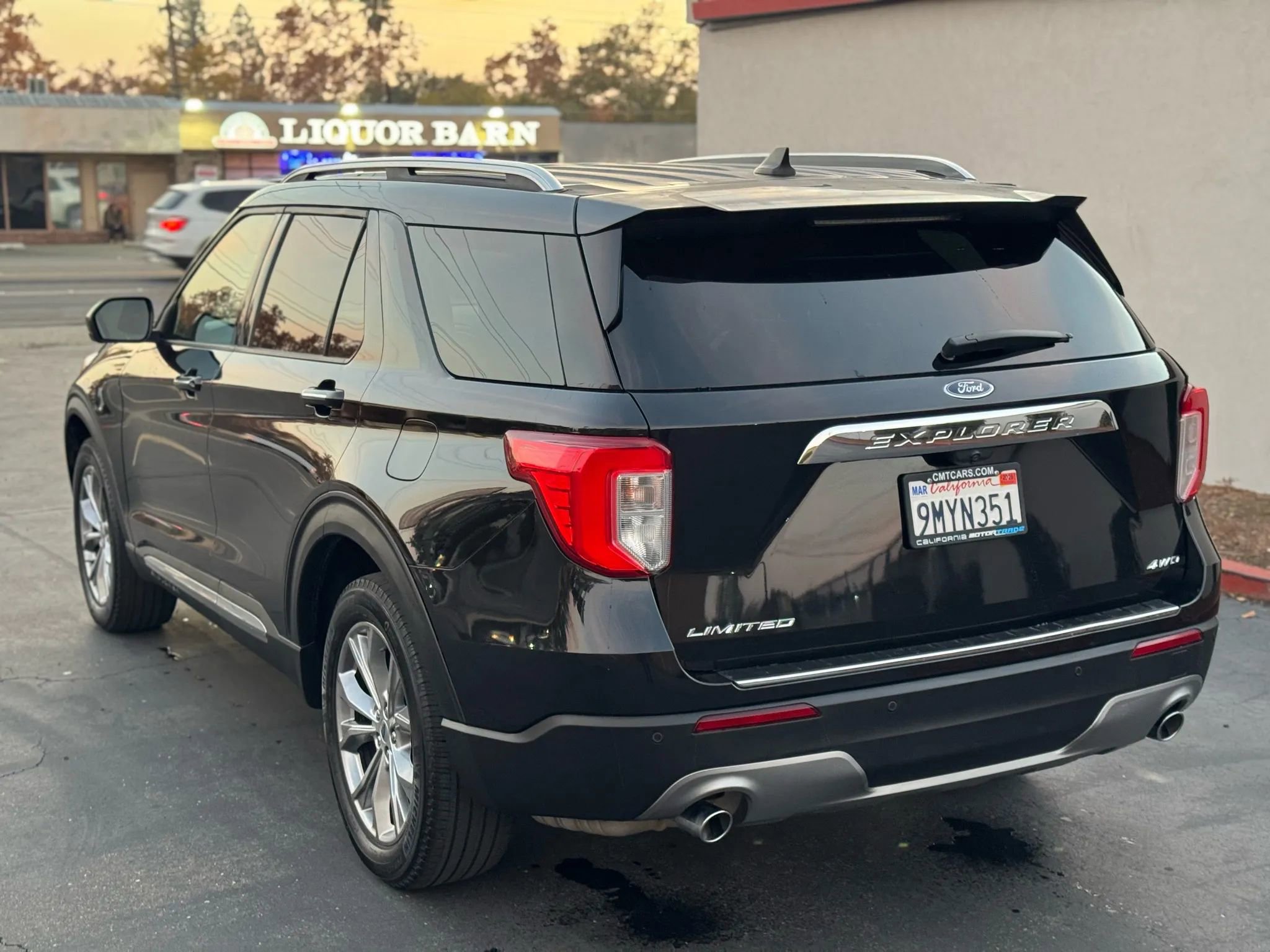 Used 2022 Ford Explorer Limited AWD/4WD image 4