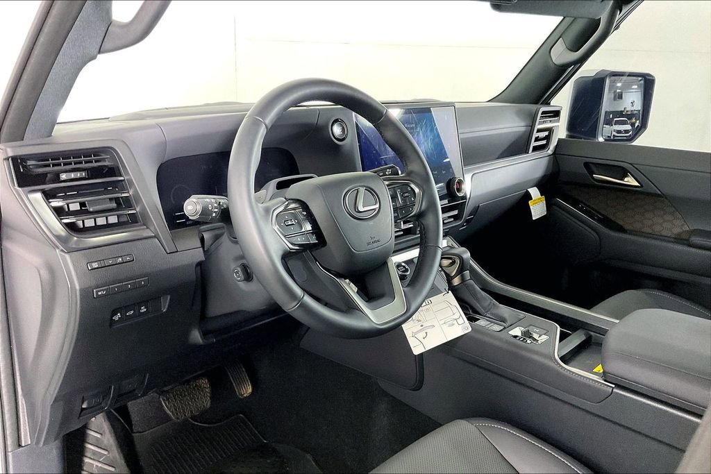 Used 2025 Lexus GX 550 image 17