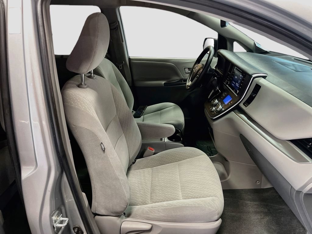 Used 2019 Toyota Sienna LE FWD image 27