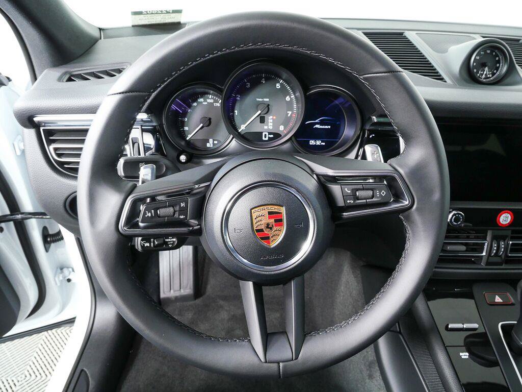 Certified 2026 Porsche Macan Turbo AWD/4WD image 9