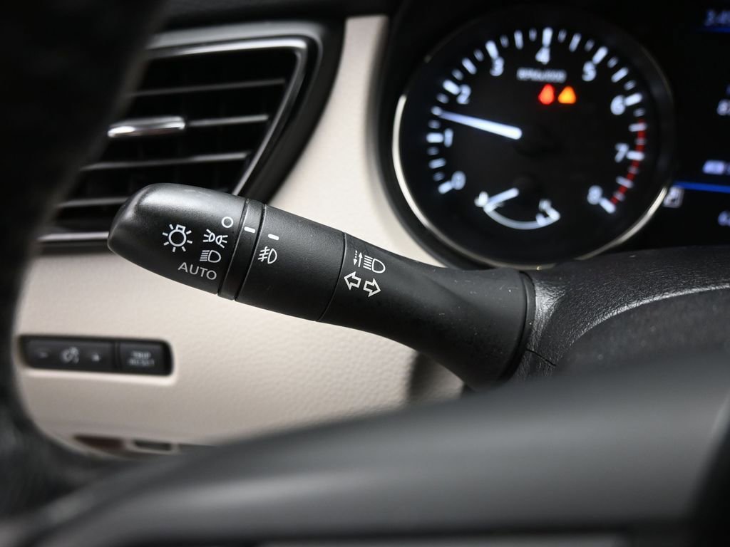 Used 2019 Nissan Rogue Sport SL w/ Premium Package image 14