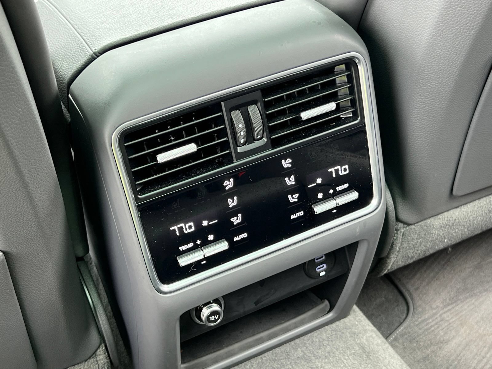 Certified 2023 Porsche Cayenne AWD/4WD image 19