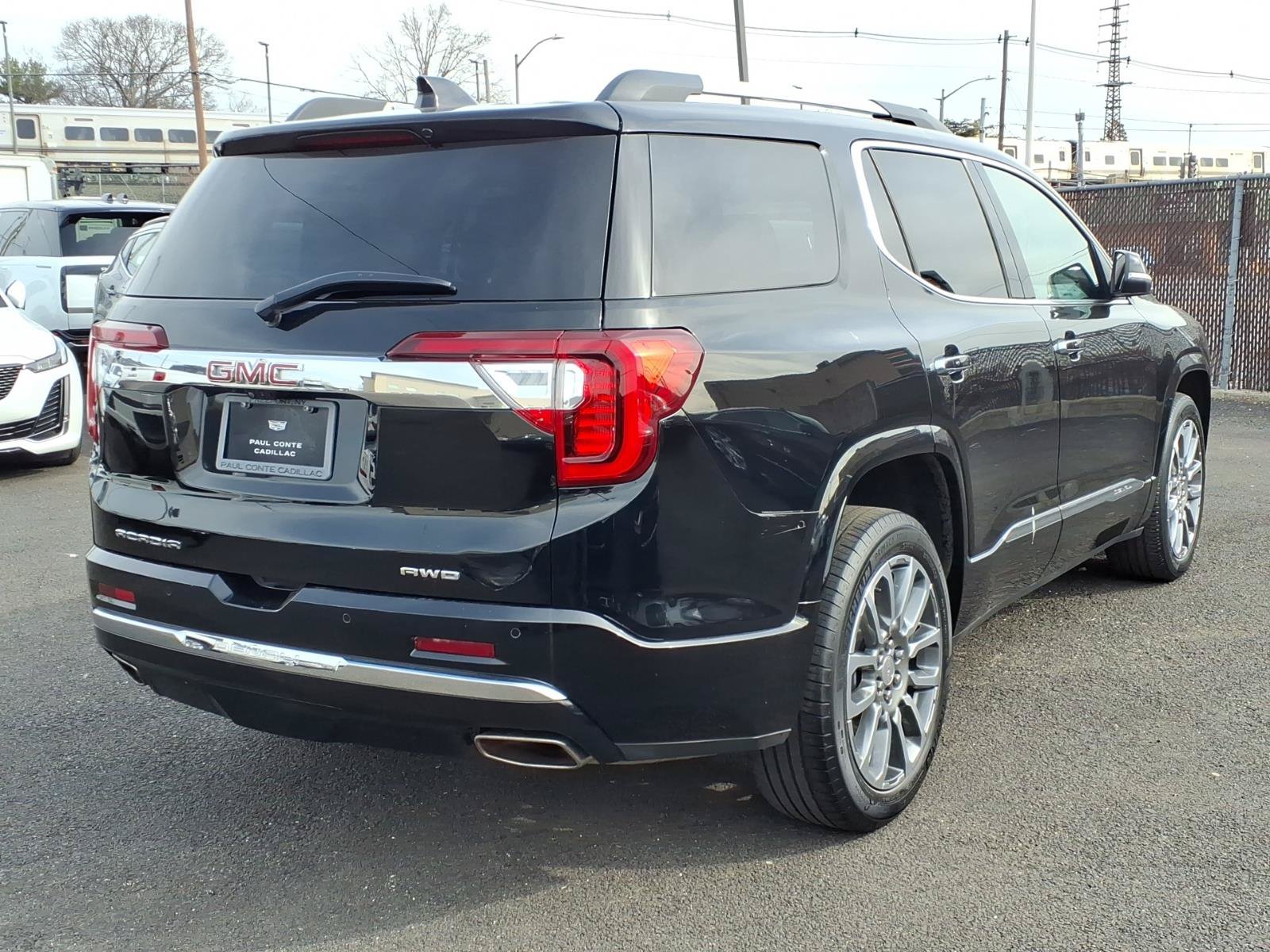 Used 2023 GMC Acadia Denali w/ Denali Ultimate Package AWD/4WD image 5