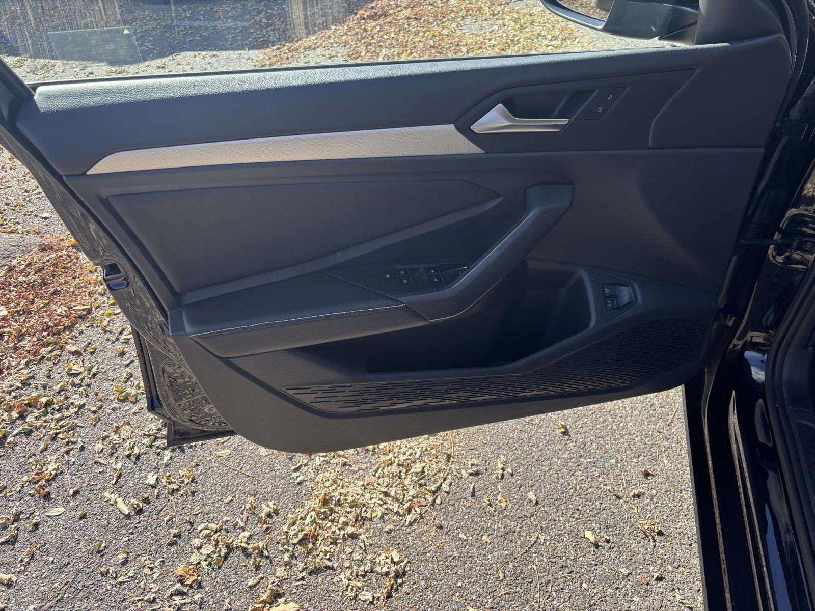 Used 2023 Volkswagen Jetta Sport image 13