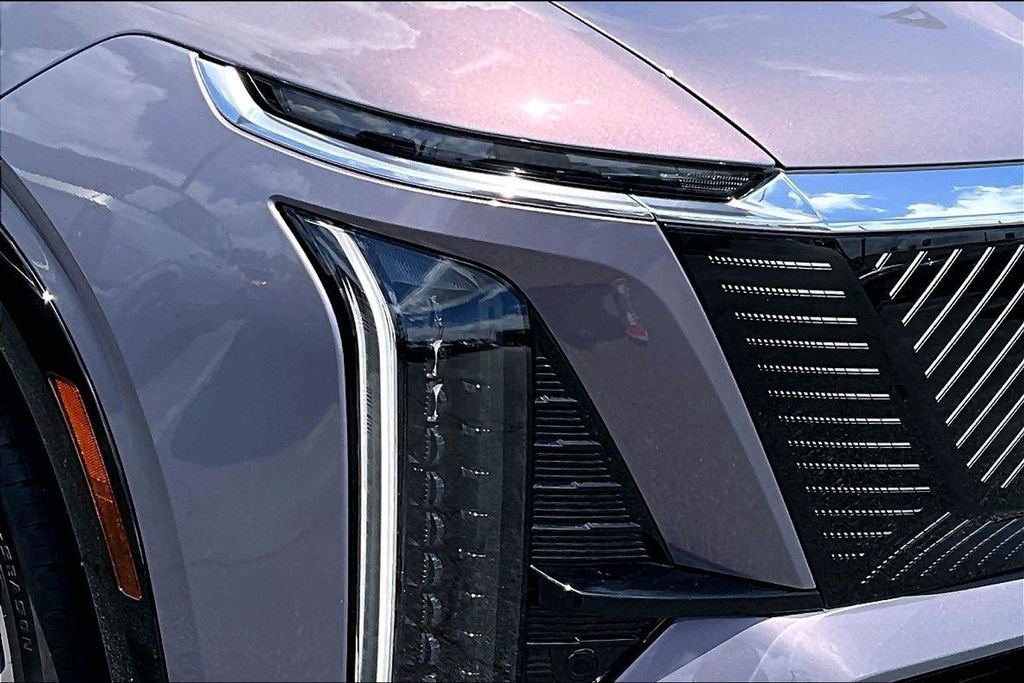 Certified 2026 Cadillac Vistiq Premium Luxury AWD/4WD image 33
