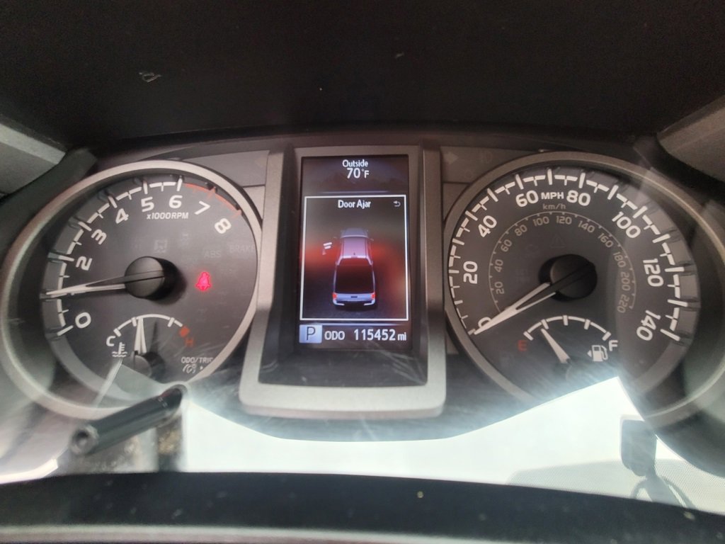 Used 2017 Toyota Tacoma TRD Off-Road image 12