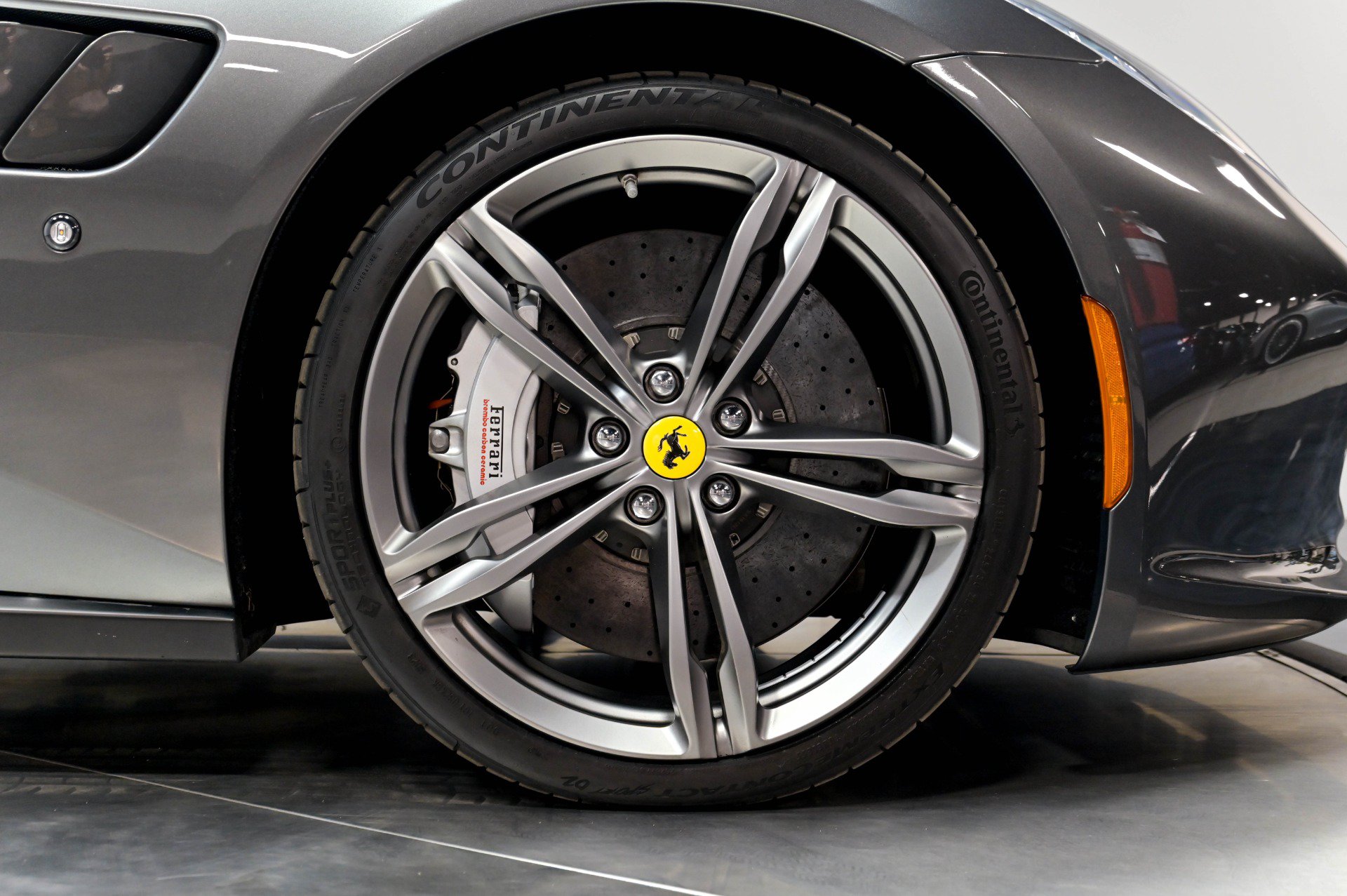 Used 2017 Ferrari GTC4Lusso AWD/4WD image 28
