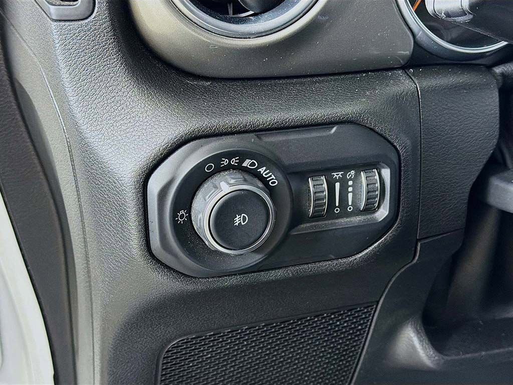 Used 2021 Jeep Wrangler Unlimited Sahara w/ Uconnect 4C Nav & Sound Group image 29