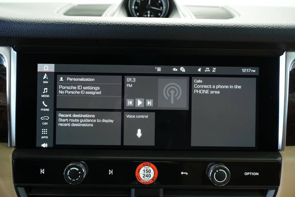 Certified 2026 Porsche Macan AWD/4WD image 17