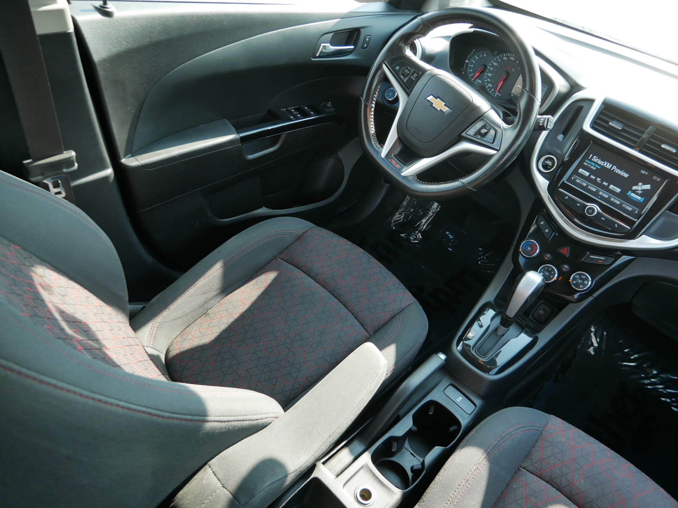 Used 2017 Chevrolet Sonic LT w/ Fun and Sun Package FWD image 9