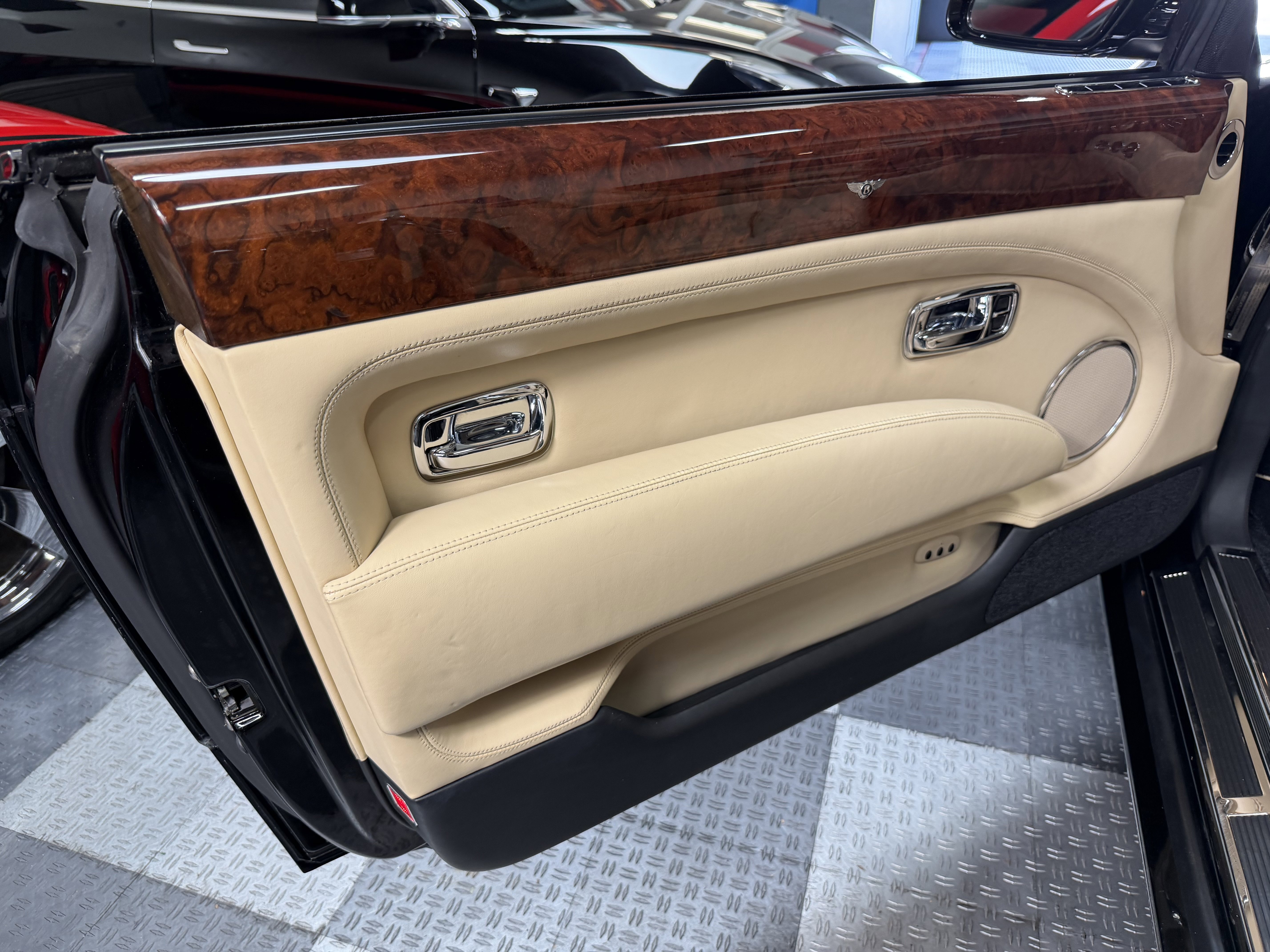 Used 2007 Bentley Azure image 44