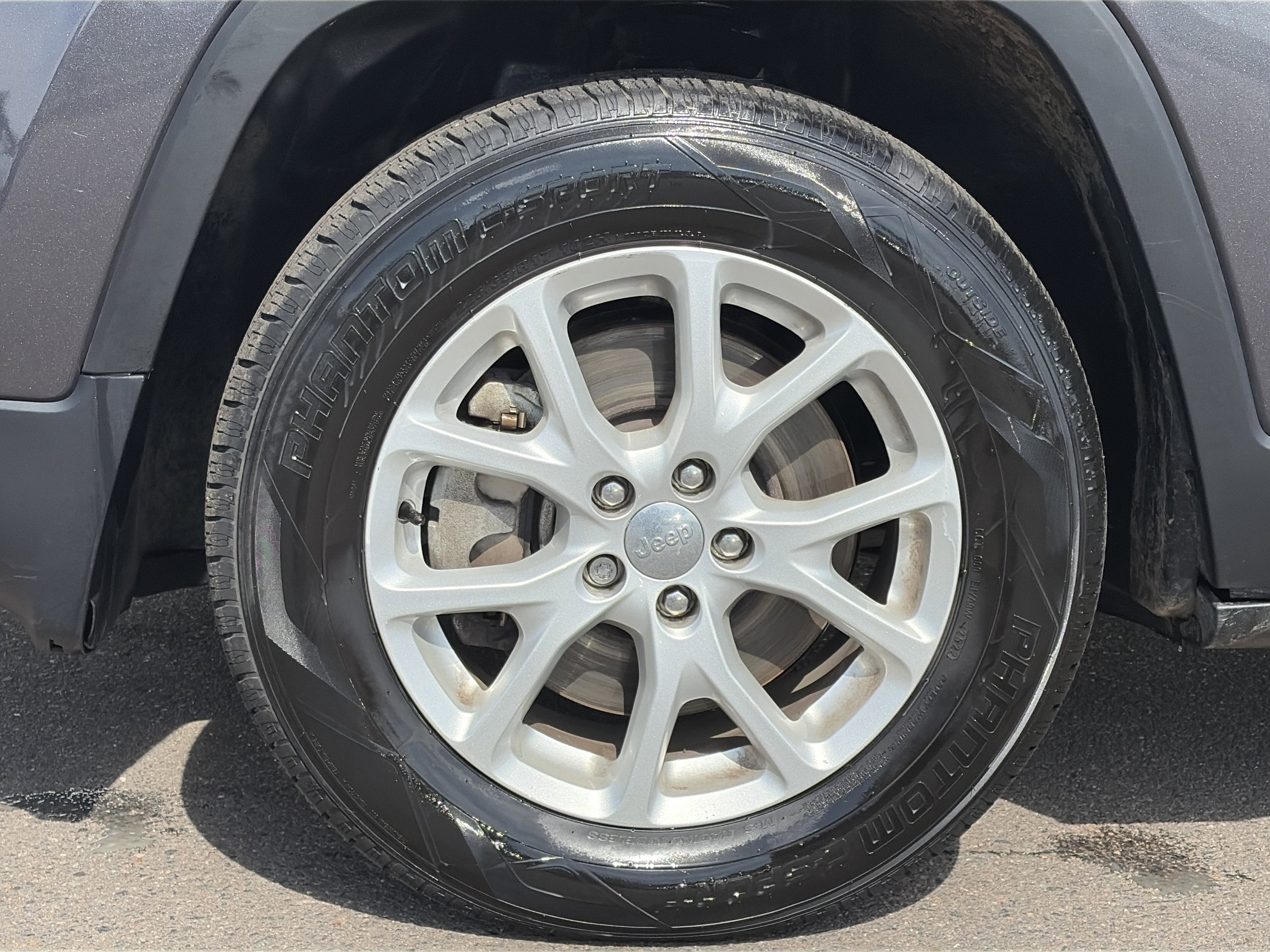 Used 2017 Jeep Cherokee Latitude AWD/4WD image 11