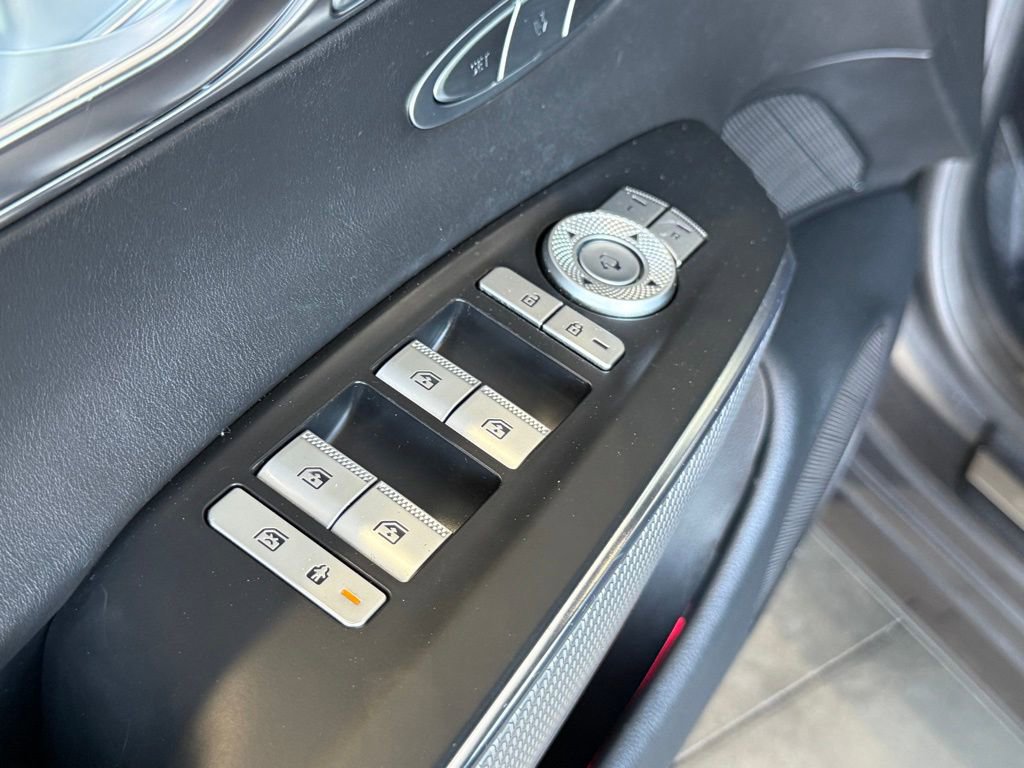 Used 2023 Genesis GV70 2.5T w/ Sport Prestige Package image 21