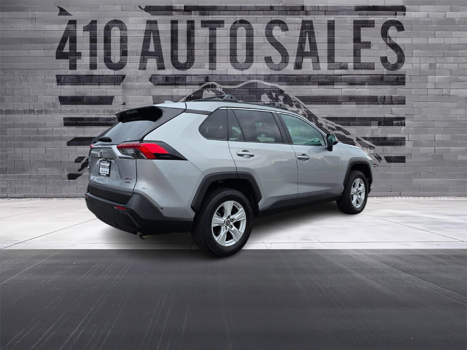 Used 2021 Toyota RAV4 XLE AWD/4WD image 3