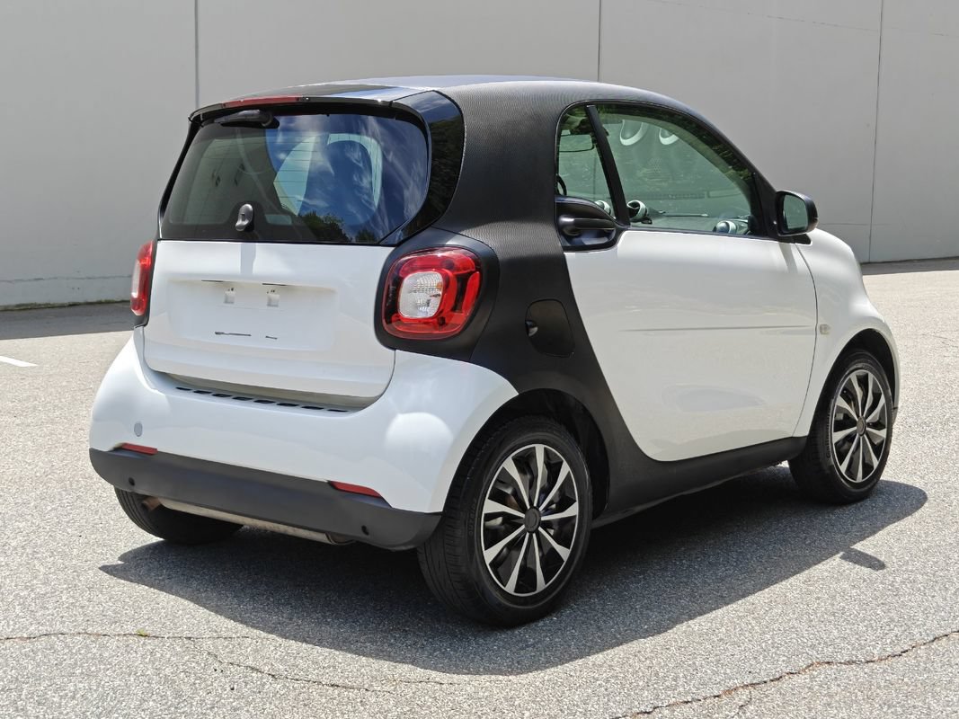 Used 2016 smart fortwo passion RWD image 4