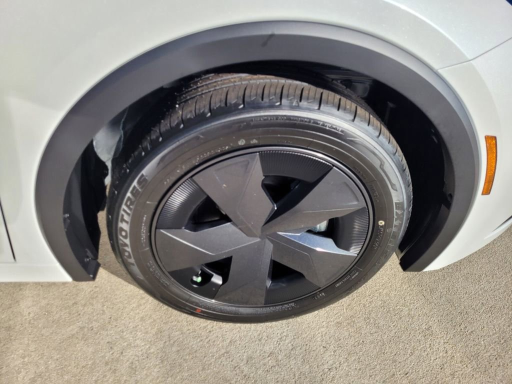 New 2026 Toyota Prius LE image 13