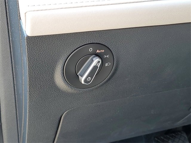 New 2025 Volkswagen Taos SE image 20