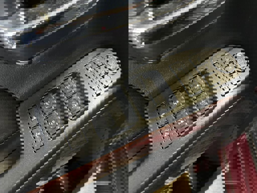 Used 2015 GMC Sierra 2500 SLT w/ Duramax Plus Package image 23