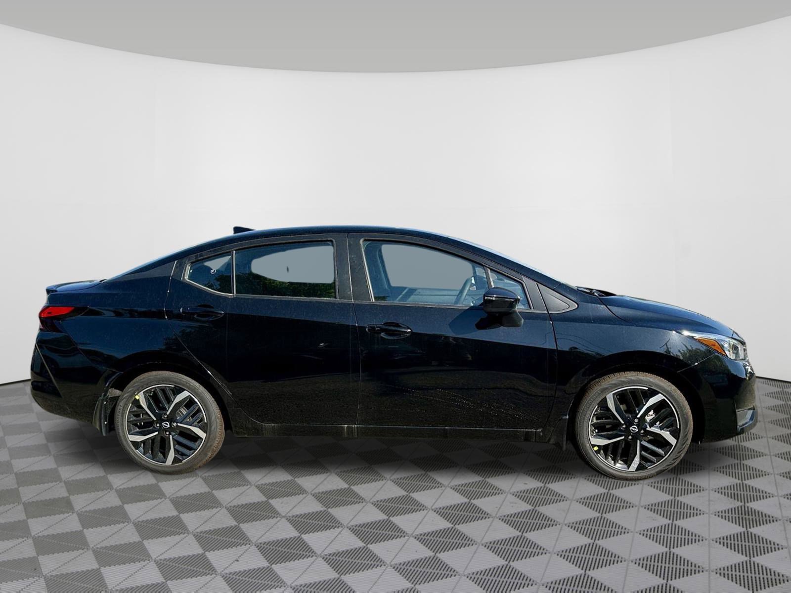 Used 2025 Nissan Versa SR w/ Trunk Package image 5