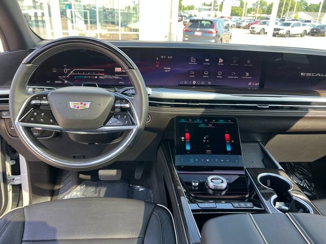 Certified 2025 Cadillac Escalade Premium Luxury AWD/4WD image 25