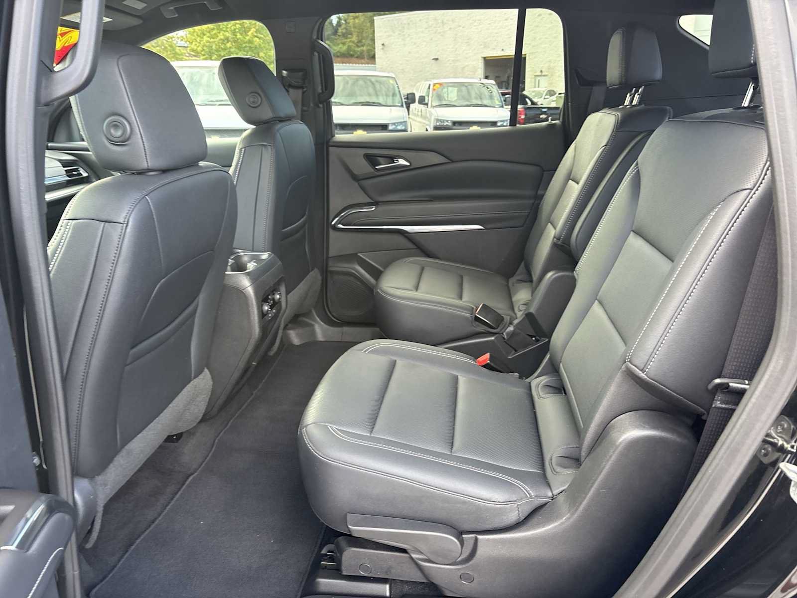 Used 2025 Chevrolet Traverse LT AWD/4WD image 23