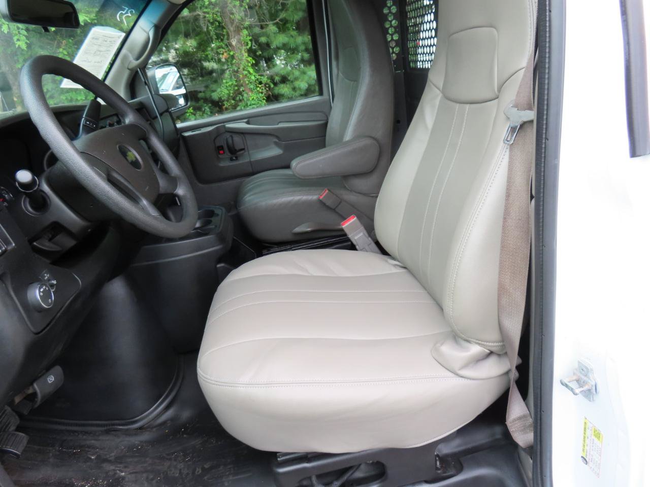 Used 2015 Chevrolet Express 2500 RWD image 7
