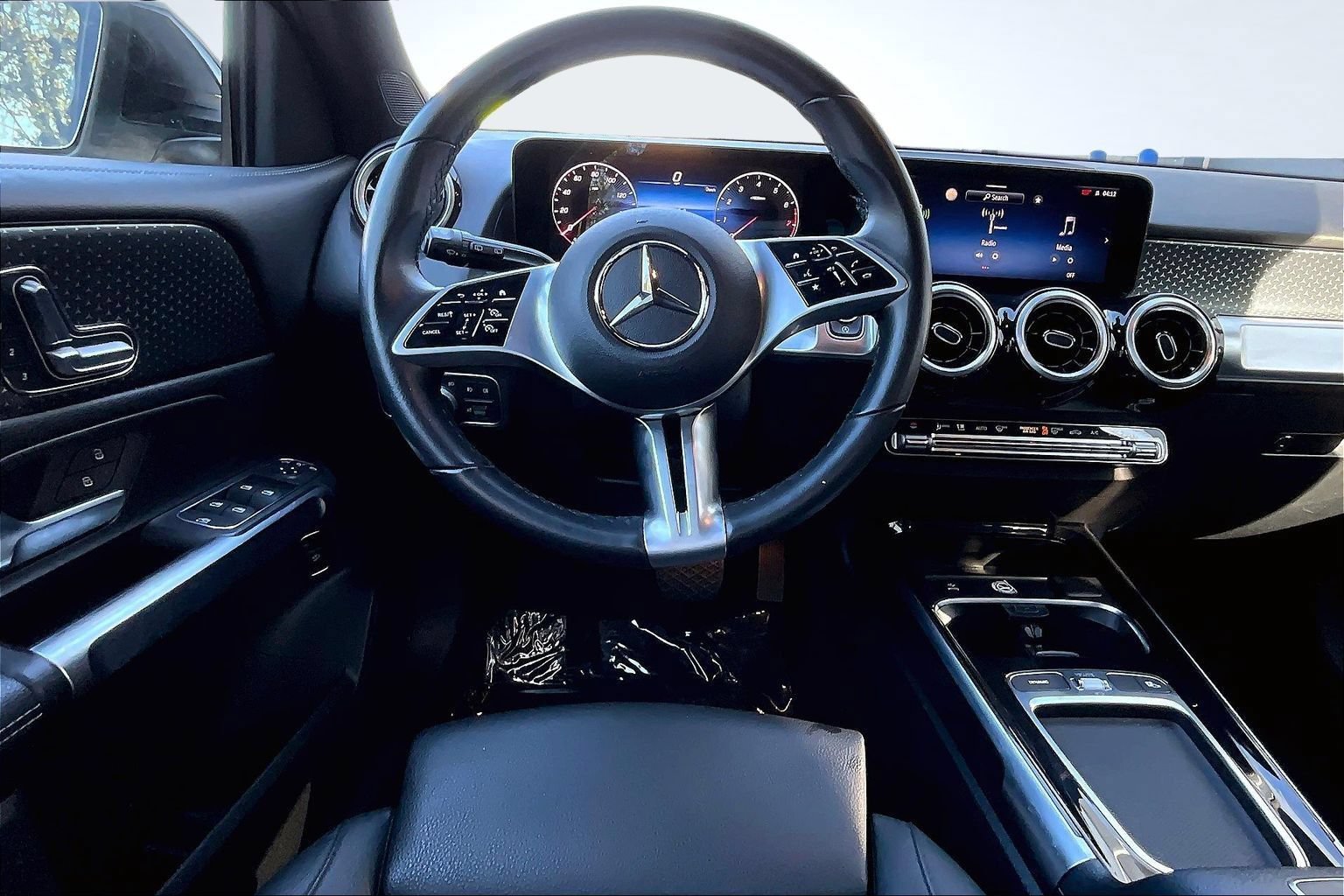 Used 2025 Mercedes-Benz GLB 250 image 9