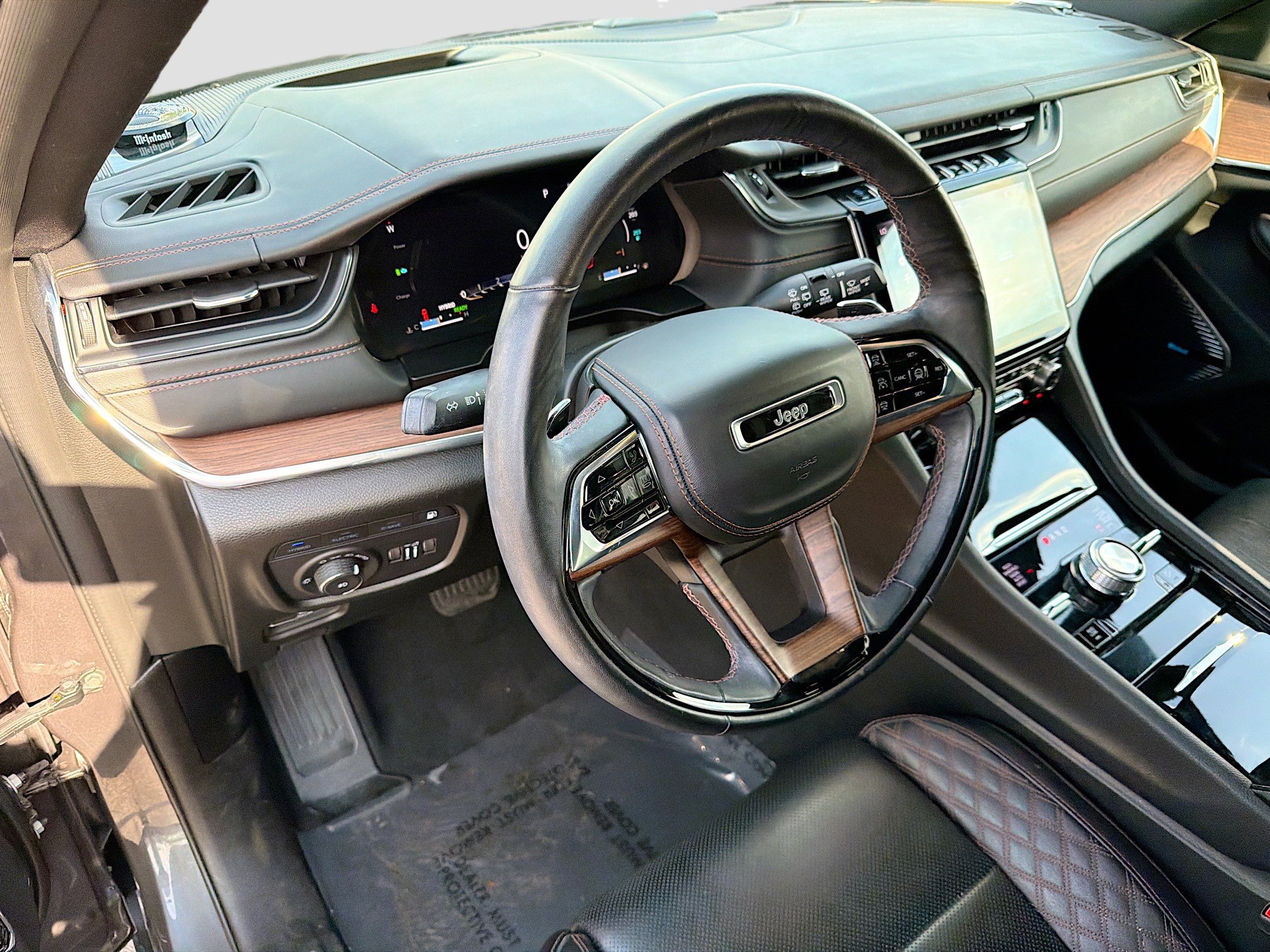 Used 2024 Jeep Grand Cherokee Summit w/ Advanced Protech Group IV image 26