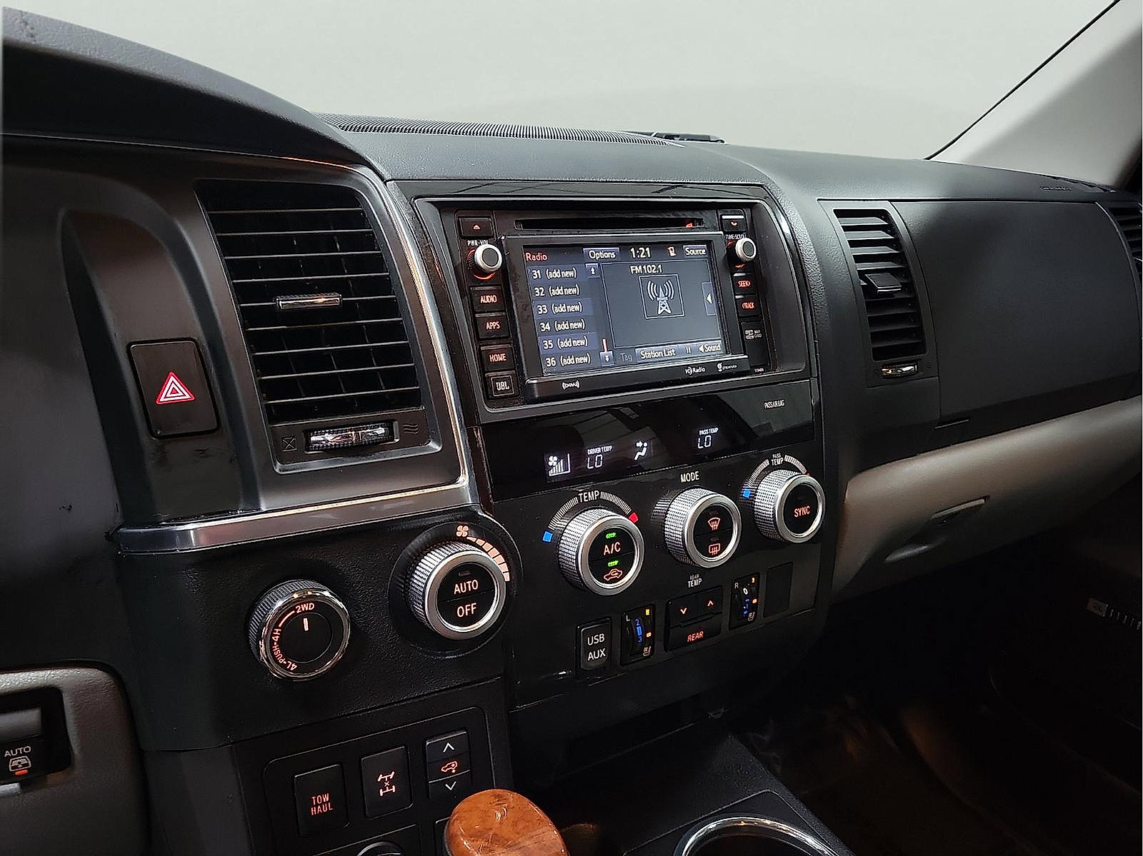 Certified 2019 Toyota Sequoia Platinum AWD/4WD image 18