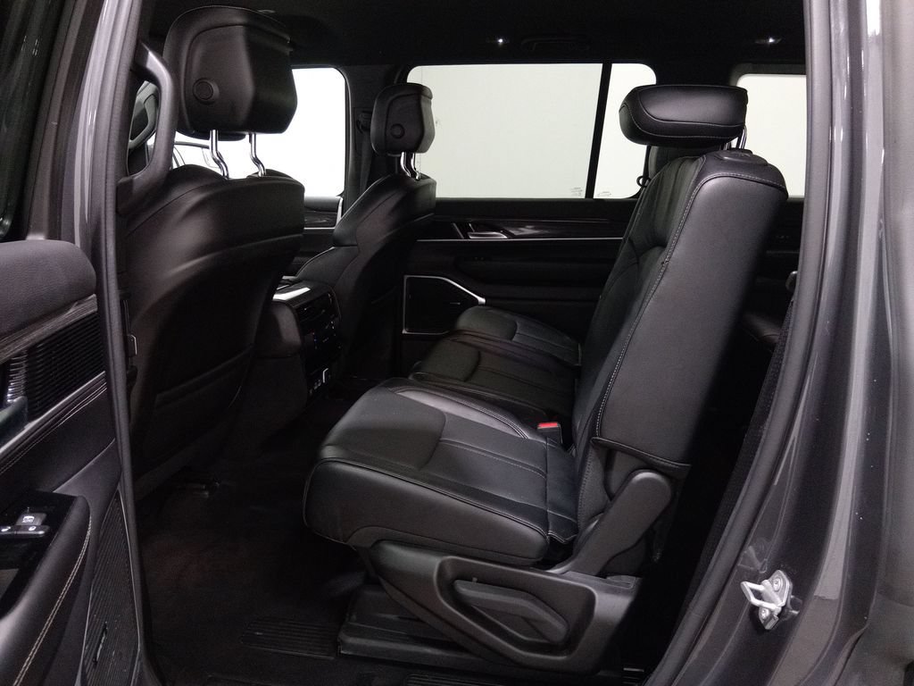 Used 2022 Jeep Wagoneer Series III AWD/4WD image 14
