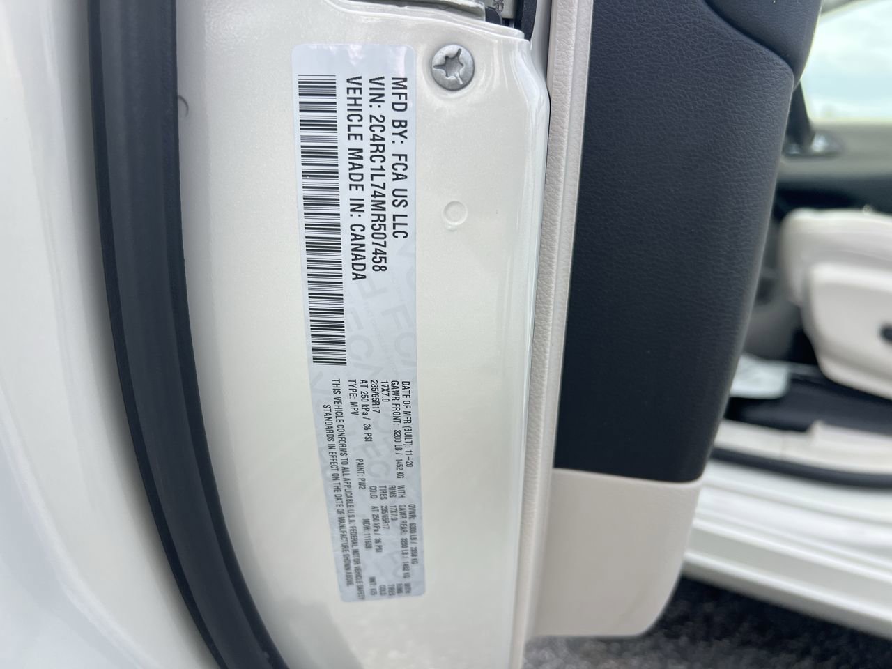 Used 2021 Chrysler Pacifica Touring-L FWD image 36