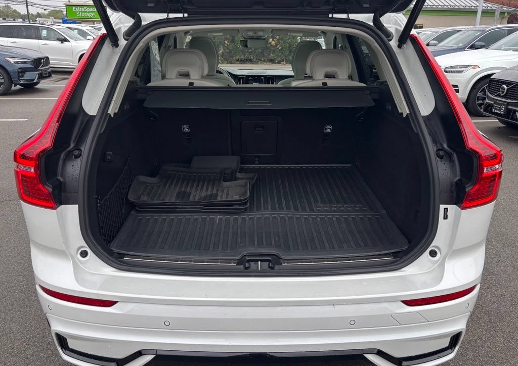 Used 2024 Volvo XC60 T8 Plus w/ Climate Package AWD/4WD image 25