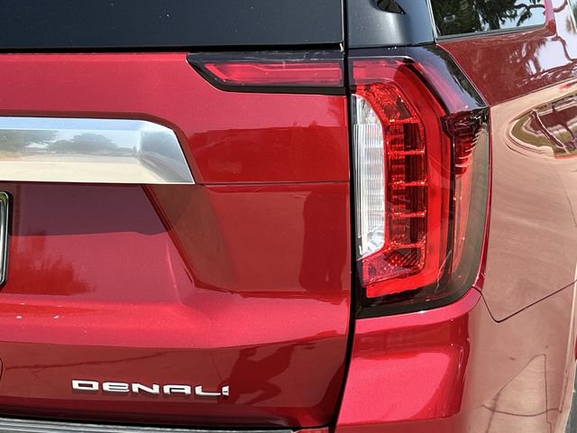 Used 2022 GMC Yukon XL Denali w/ Denali Premium Package AWD/4WD image 8
