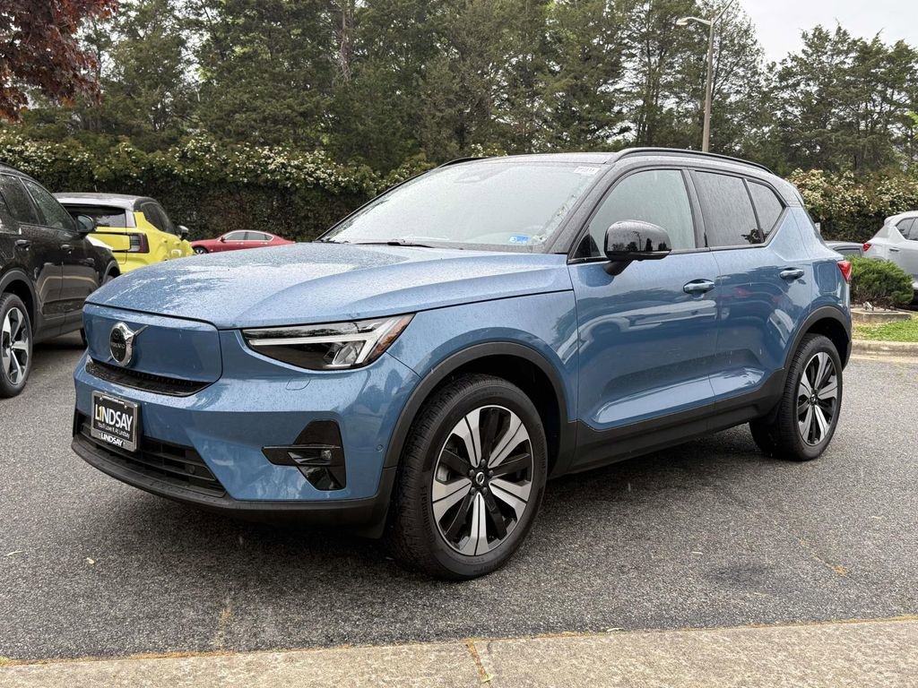 Used 2023 Volvo XC40 Recharge Plus image 1