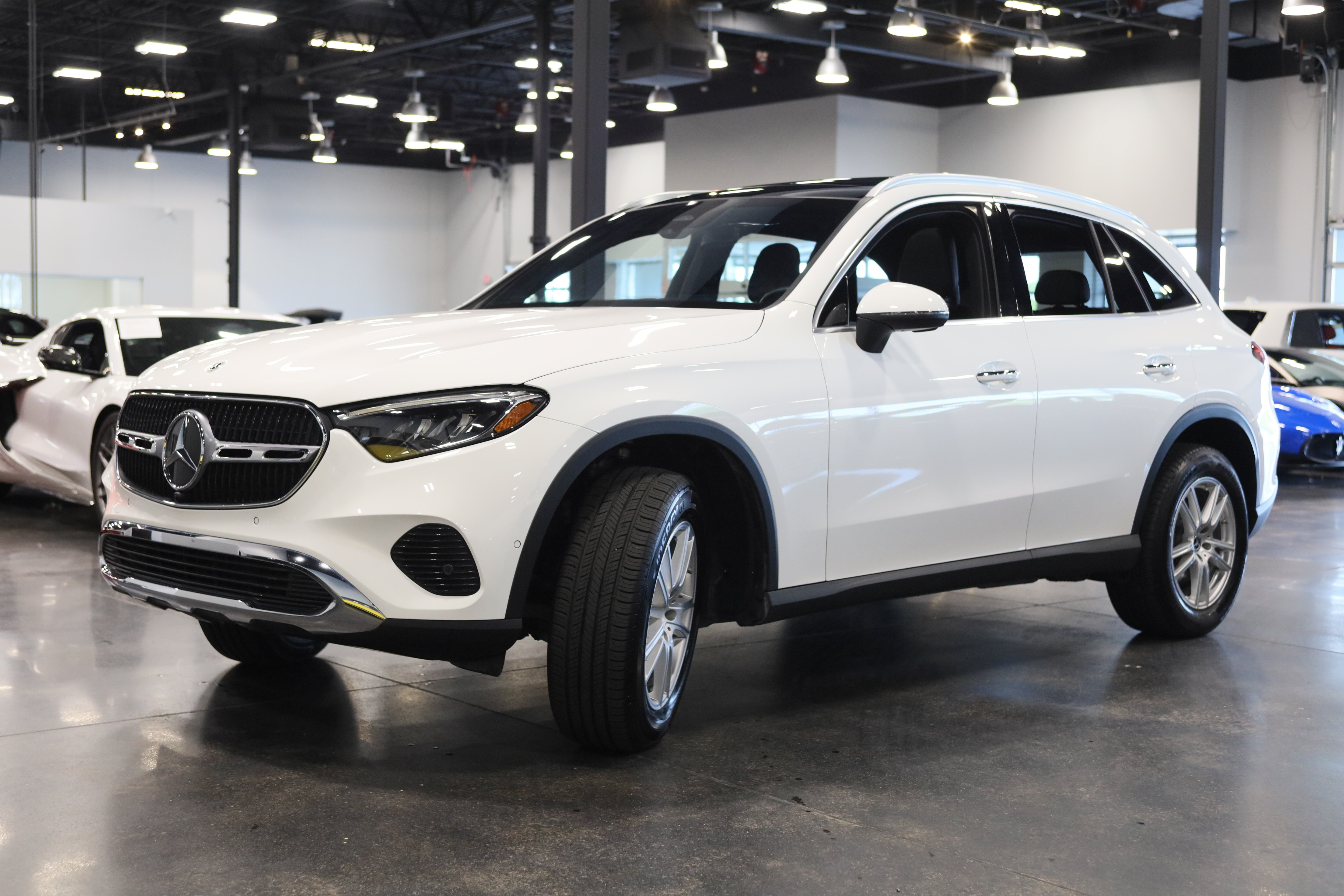 Used 2023 Mercedes-Benz GLC 300 4MATIC image 3