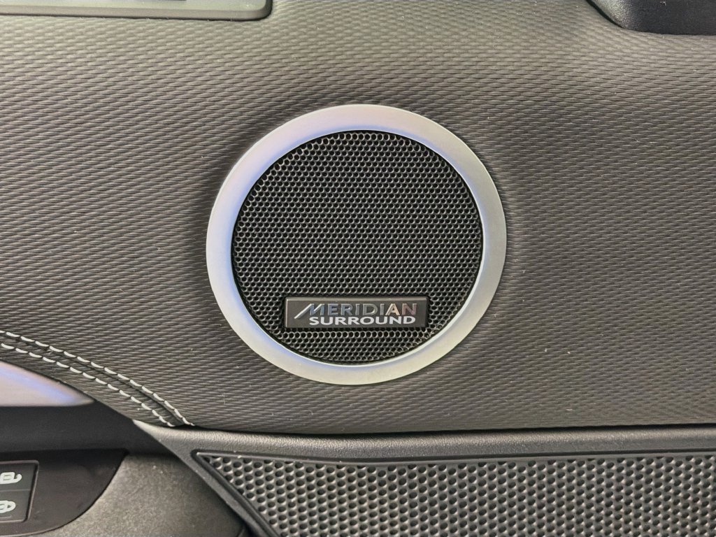 Certified 2025 Land Rover Discovery Dynamic SE AWD/4WD image 19