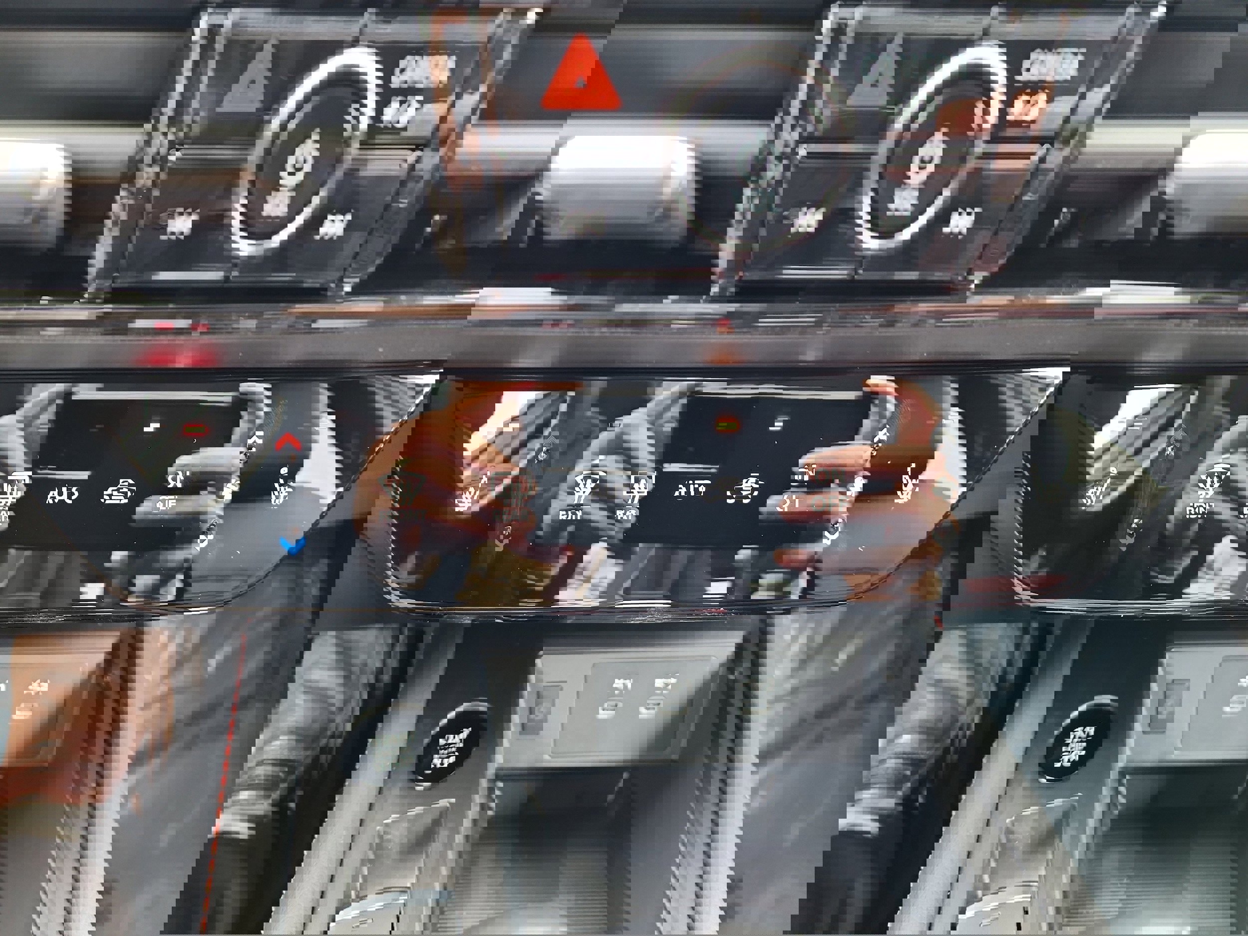 New 2026 Nissan Kicks SR image 14