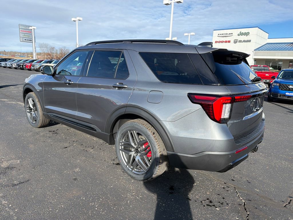 New 2026 Ford Explorer ST-Line w/ ST-Line Street Pack image 3