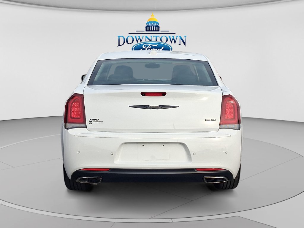 Used 2023 Chrysler 300 Touring L AWD/4WD image 4