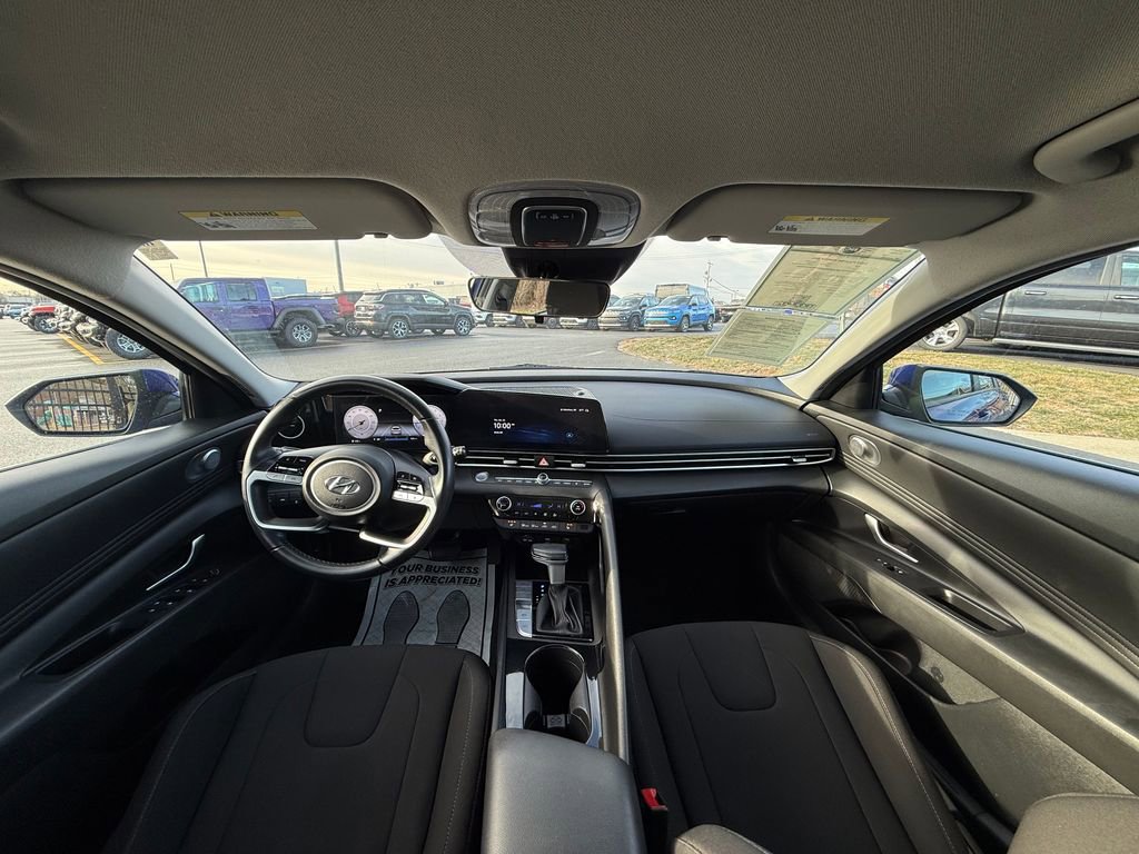 Used 2023 Hyundai Elantra SEL w/ Convenience Package image 17