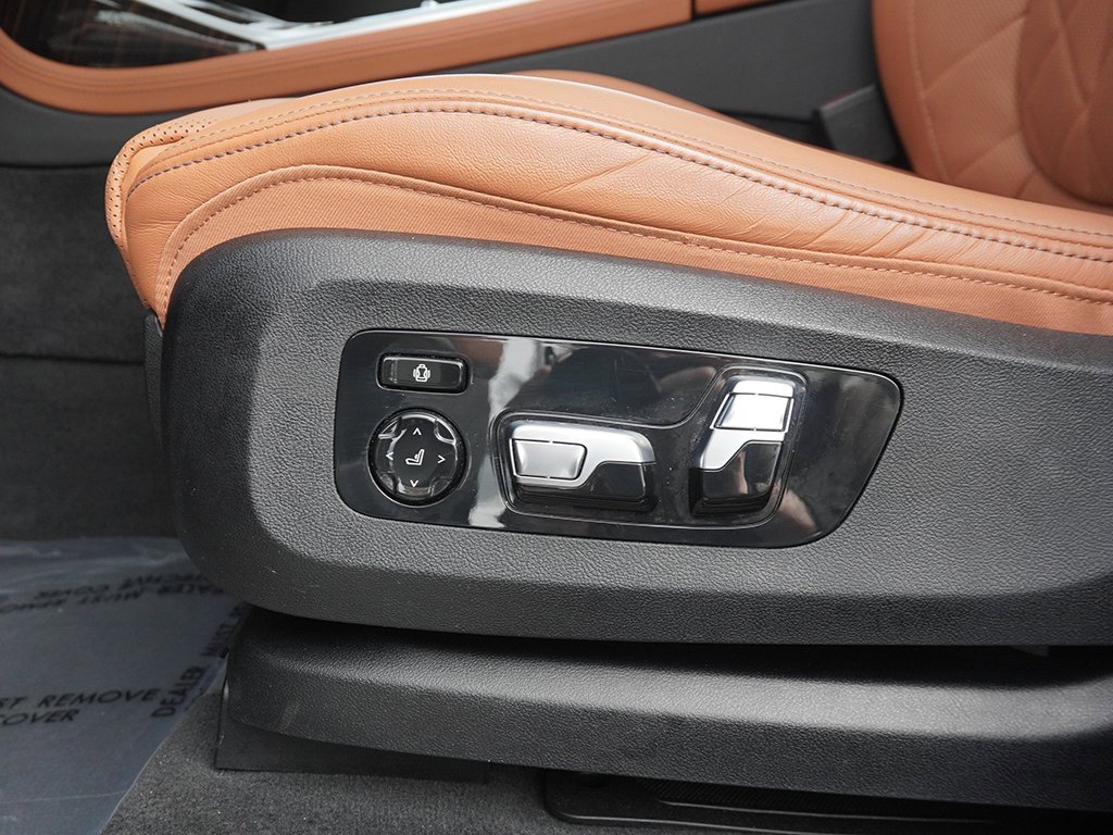 Used 2024 BMW X7 xDrive40i w/ Premium Package image 43