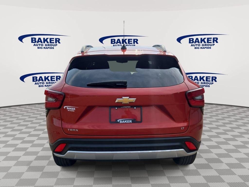 Used 2024 Chevrolet Trax LT w/ Driver Confidence Package FWD image 4