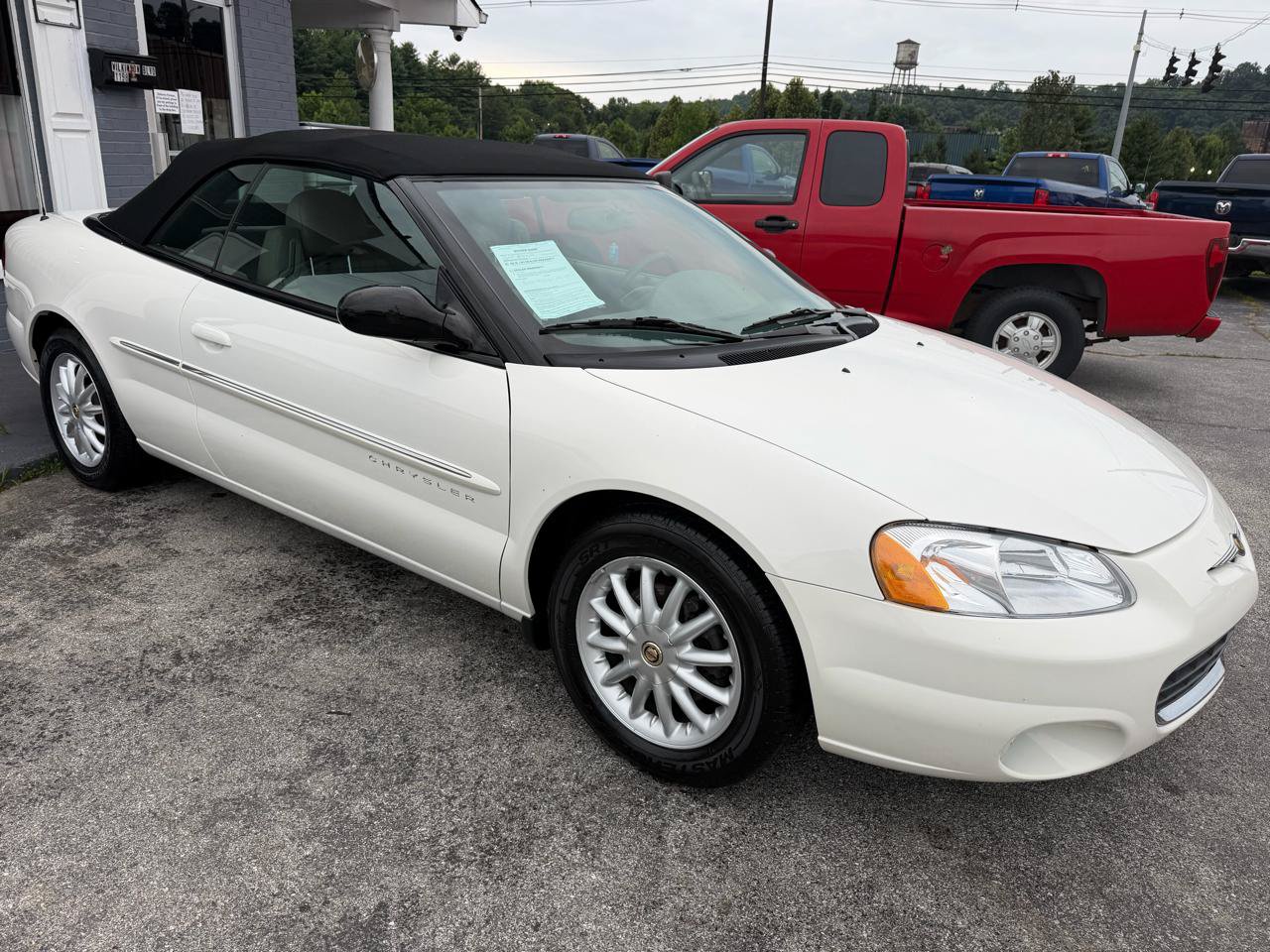 Used 2001 Chrysler Sebring LXi FWD image 3