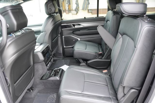 New 2026 Jeep Grand Wagoneer Limited w/ Convenience Group I AWD/4WD image 12