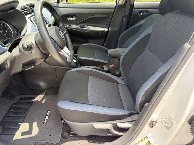 Used 2025 Nissan Versa SV w/ Trunk Package FWD image 9