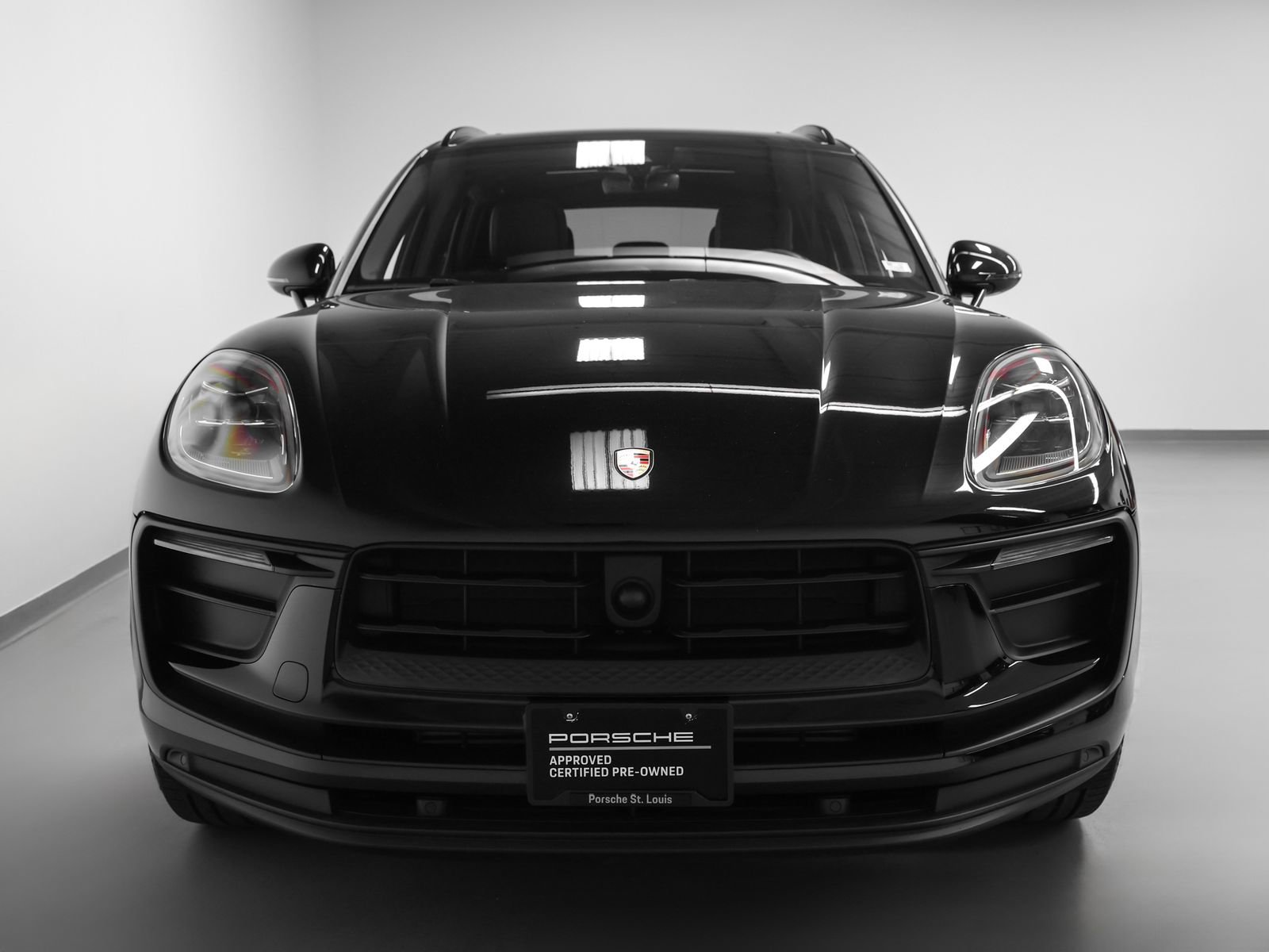 Certified 2023 Porsche Macan image 8